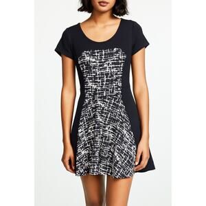 Aryeh Black White Short Cap Sleeve Fit‎ & Flare Sweater Dress Chic Modern Size M